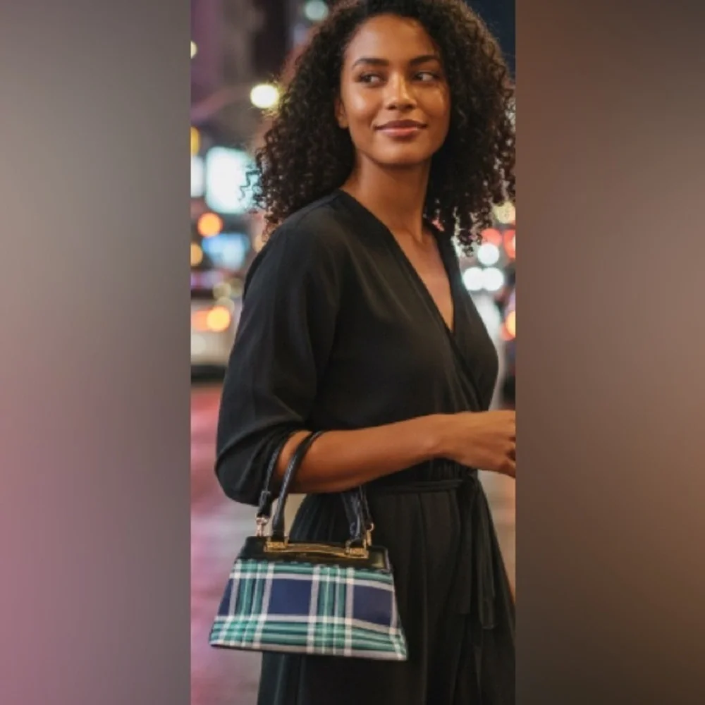 new- Classic Plaid Handbag  Gold Accents Detachable & Adjustable shoulder strap